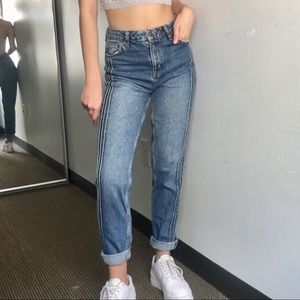 urban outfitters mom jean<3